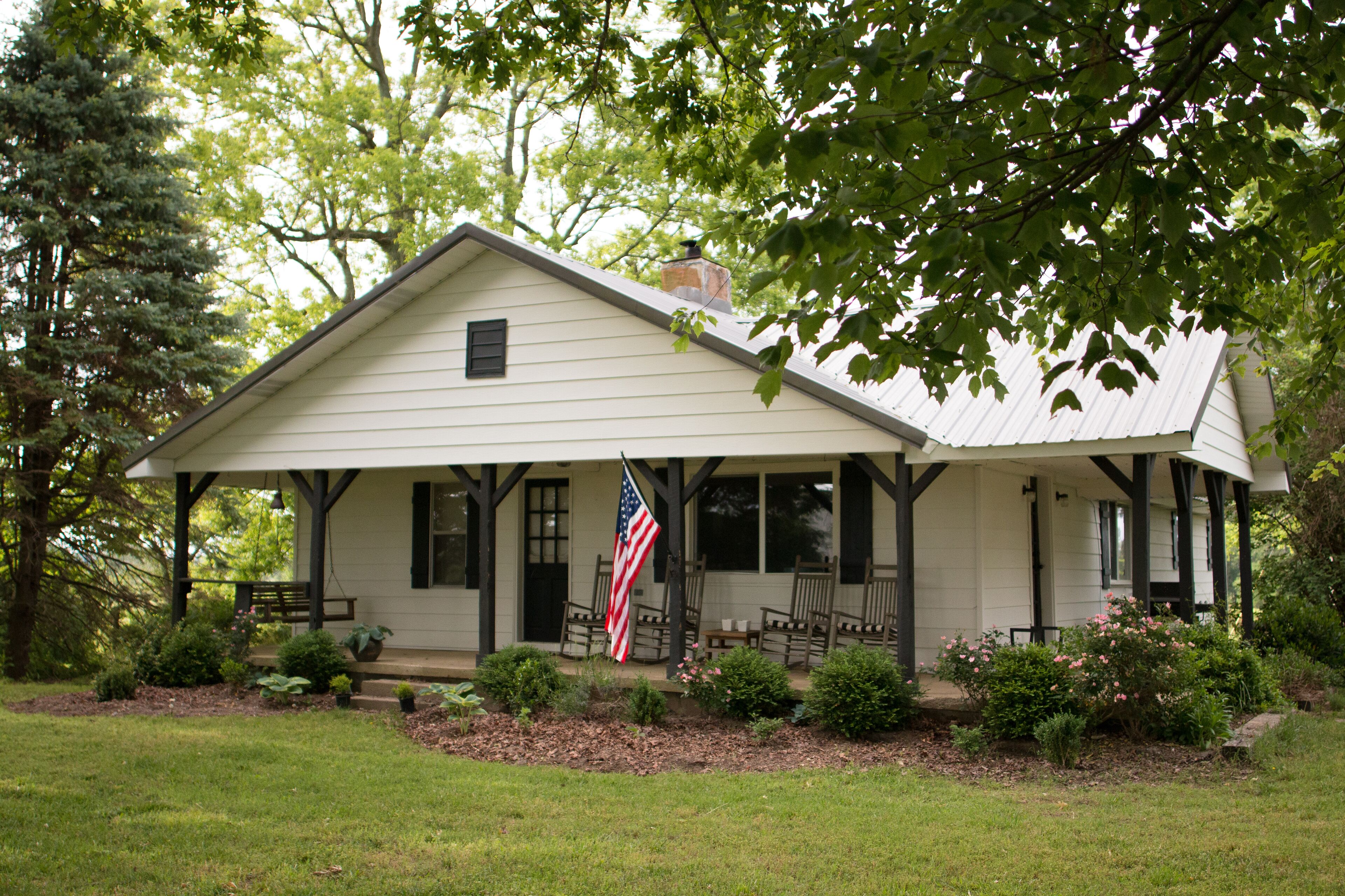 Farmhouse Retreat with Lake & Privacy to Relax & Enjoy 