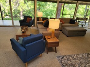 Smart TV, fireplace, DVD player, books - Riverfront North Fork Kaweah - 1500 Ft of your own river! (Three Rivers)