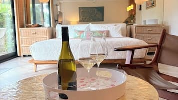 Iron/ironing board, WiFi (free), bed sheets