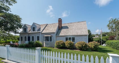 GREAT LOCATION - Water View, Walk to beach & Town!