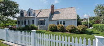 GREAT LOCATION - Water View, Walk to beach & Town!