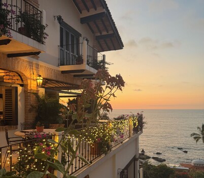 Oceanfront Conchas Chinas -Spectacular Hacienda  Estate -Chef/ Staffed