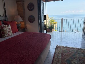 8 bedrooms, in-room safe, desk, iron/ironing board