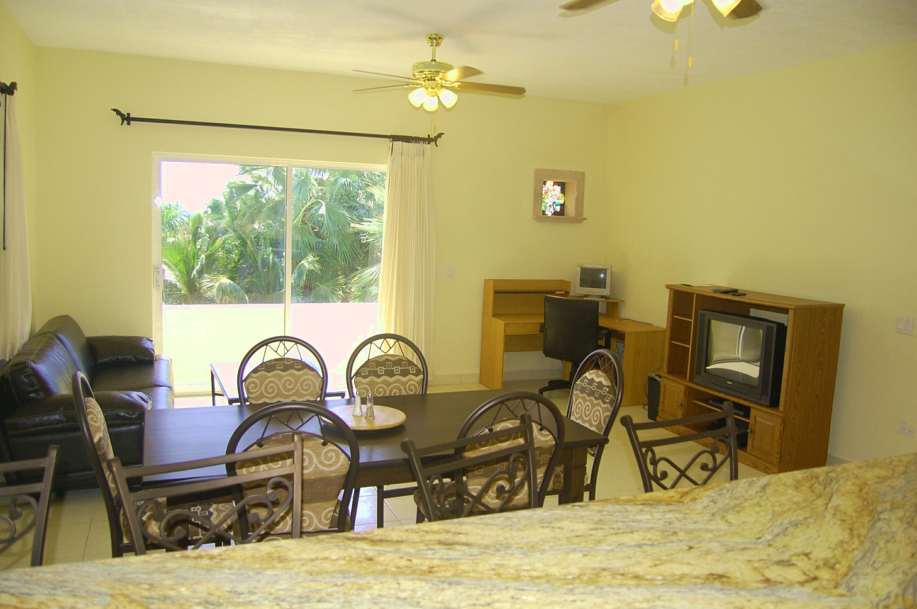 Beachfront Villa/Pool & Jacuzzis Infront of Famous Surf Break!