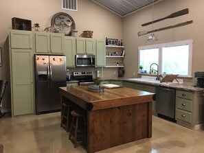 冰箱、微波炉、烤箱、炉灶