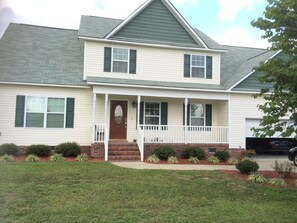 Exterior - Fairy-tale, luxurious room with jacuzzi. (Fayetteville)