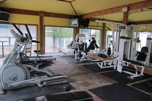 Fitness facility - Amazing Location in Beautiful Blue Mountain Beach.  75 Yards from the Sand...   (Santa Rosa Beach)