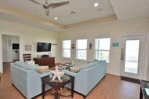 Smart TV, DVD player, books, stereo