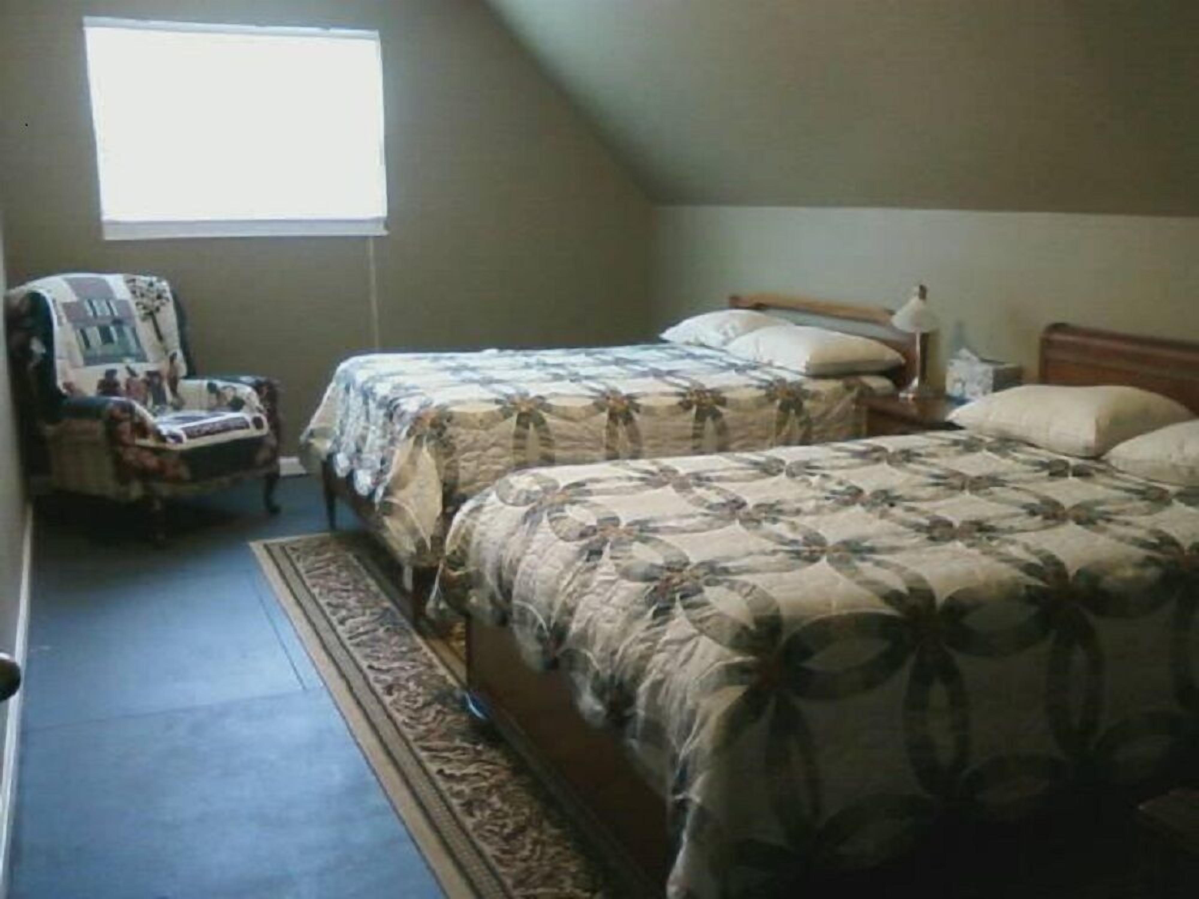 Beautiful  Lakefront Cabin with Unique Multi-Level Boat Dock (Now With WiFi)