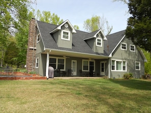Exterior - Beautiful  Lakefront Cabin with Unique Multi-Level Boat Dock Now With WiFi (Ten Mile)