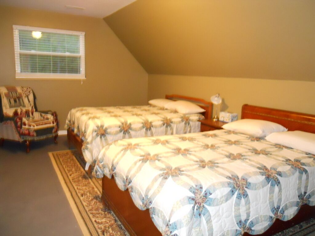 Beautiful  Lakefront Cabin with Unique Multi-Level Boat Dock (Now With WiFi)