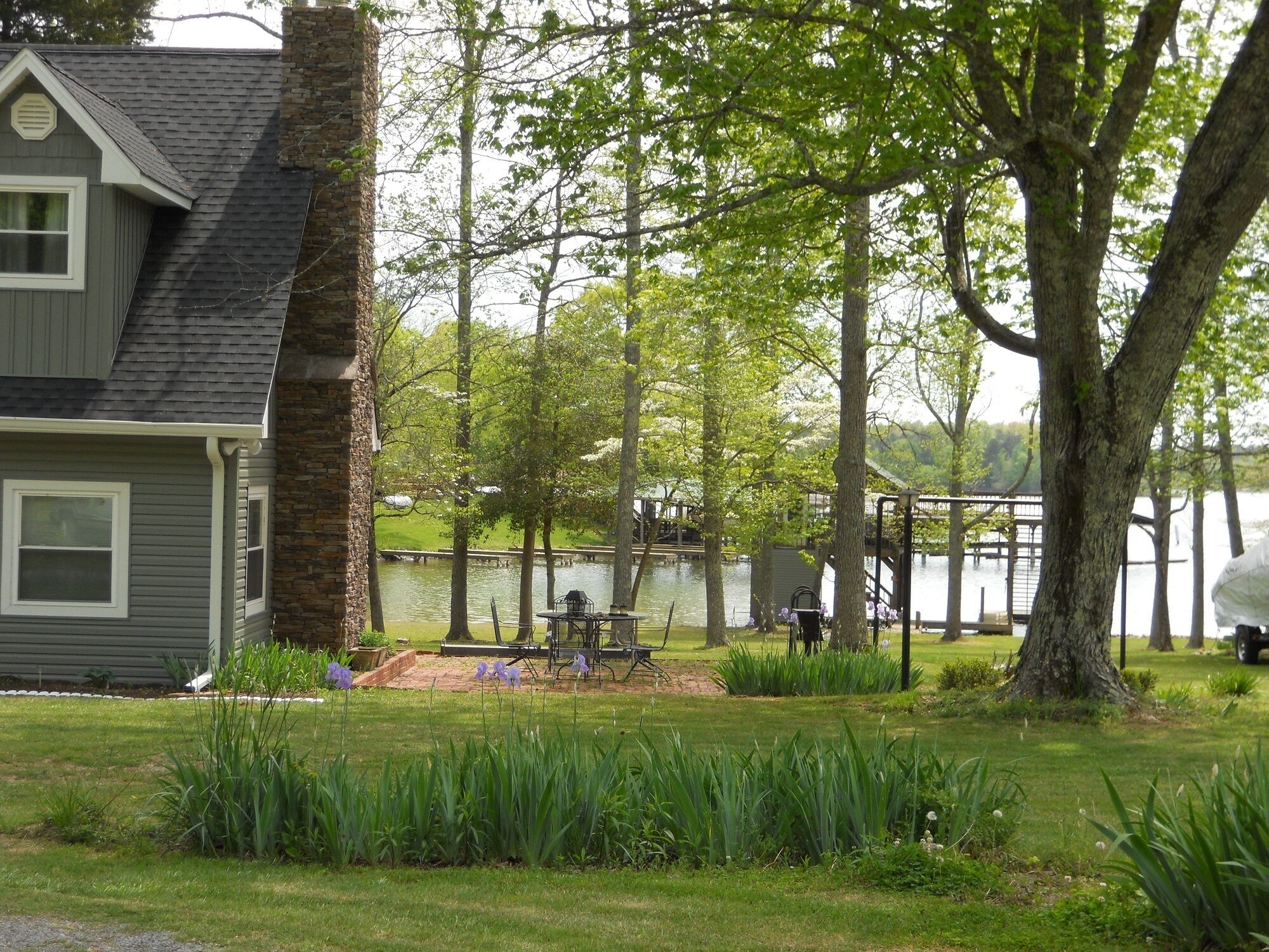 Beautiful  Lakefront Cabin with Unique Multi-Level Boat Dock (Now With WiFi)