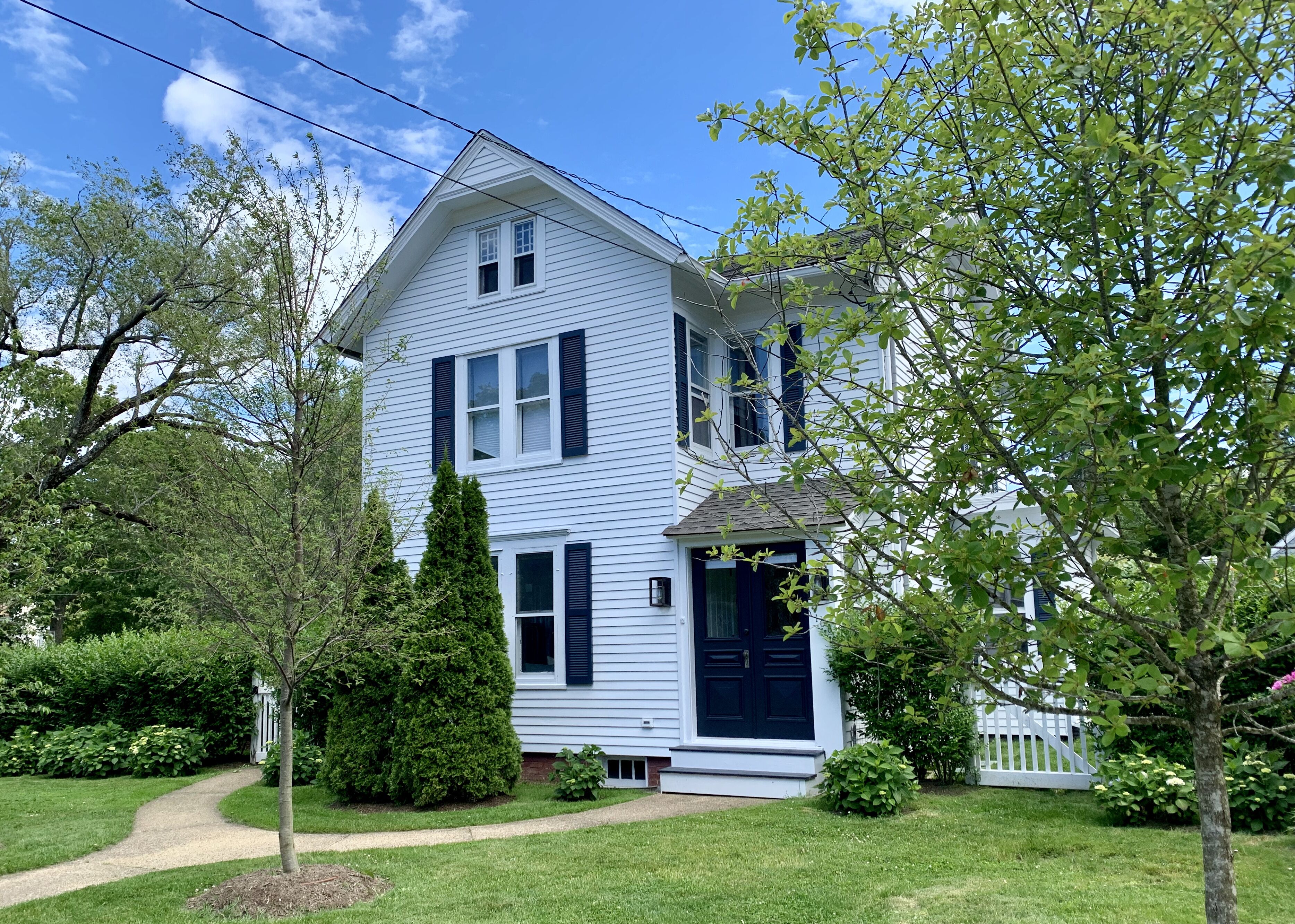 Sag Harbor Village walk to town and beach