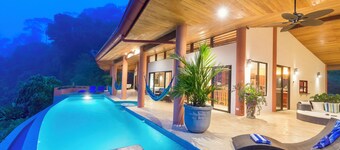 Stunning Ocean View-Rainforest Villa. Concierge, Breakfast/Housekeeping M-F.