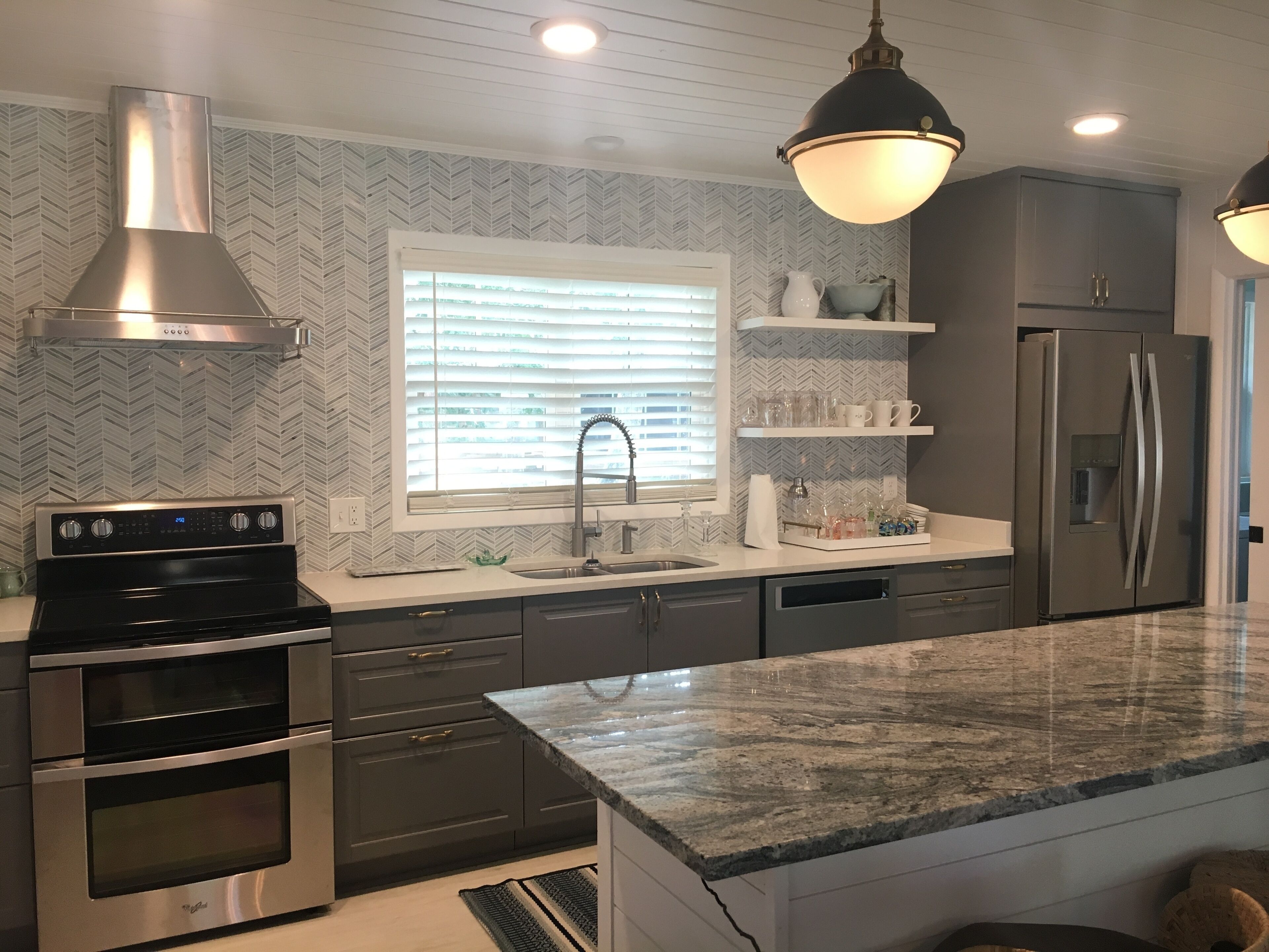 2nt min this FALL🎃🌴 spacious 3b 2ba and Pool Pass💦 Perfect Location. 4 Bikes 🚲!!