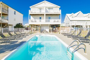 Piscina all'aperto, una piscina riscaldata