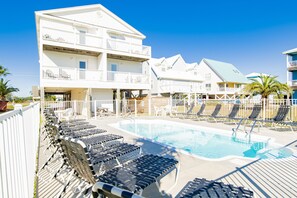 Property grounds - 3 BR, 3 BA Duplex, 1 block from the beach (Gulf Shores)
