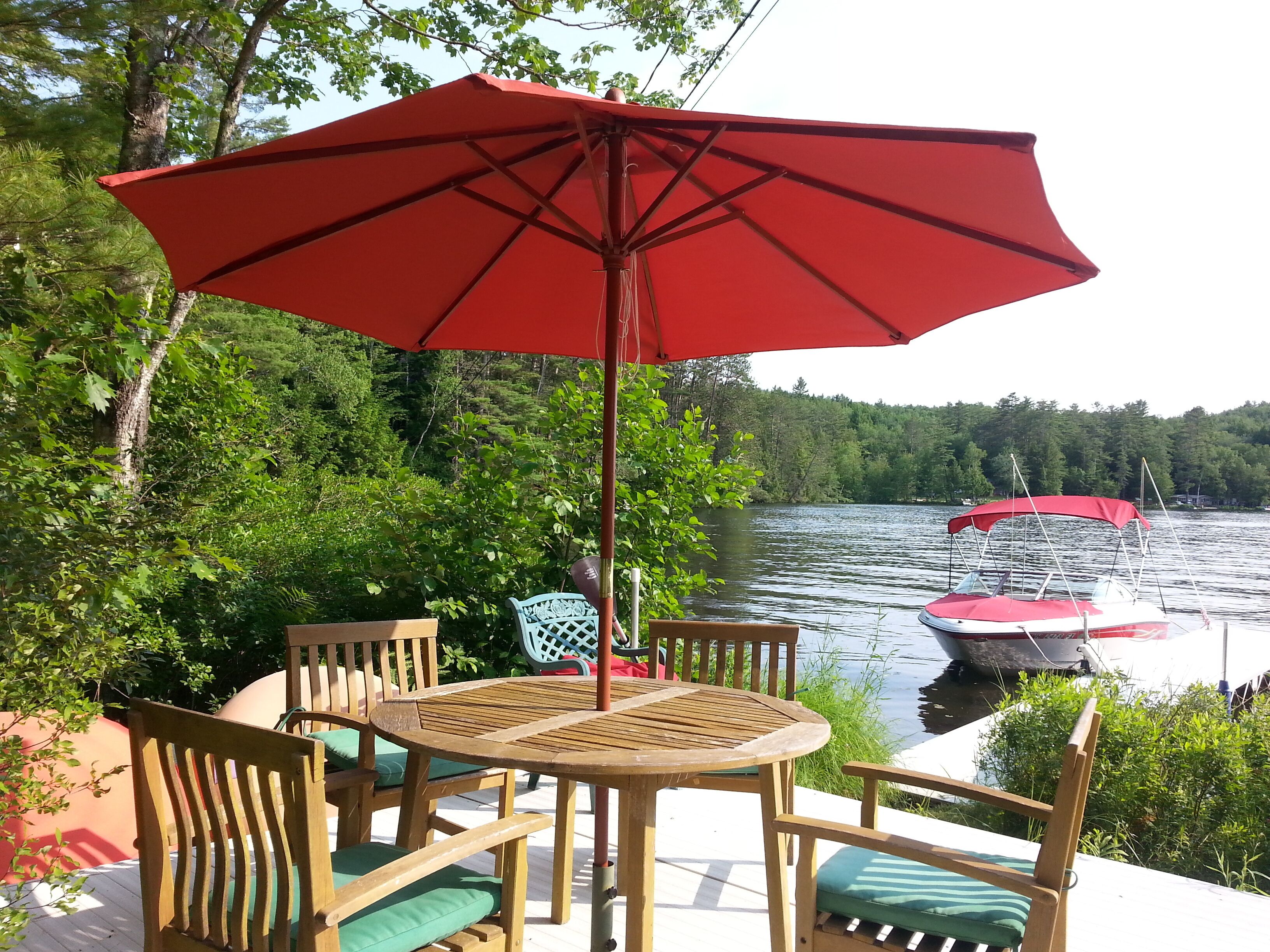 Hilltop Cottage on Partridge Lake. A family-friendly community in Littleton, NH.