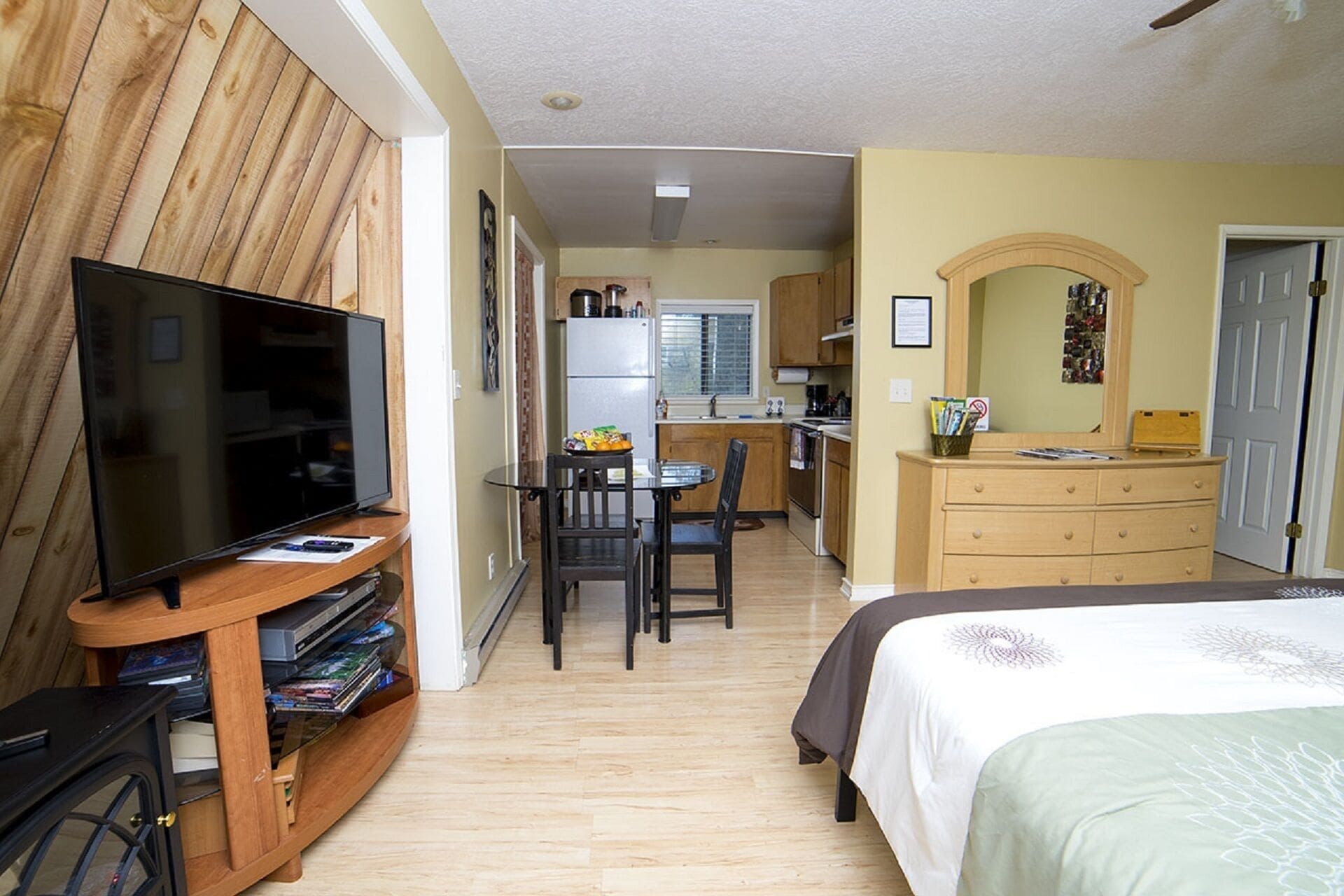 Fer et planche à repasser, Wi-Fi gratuit, draps fournis