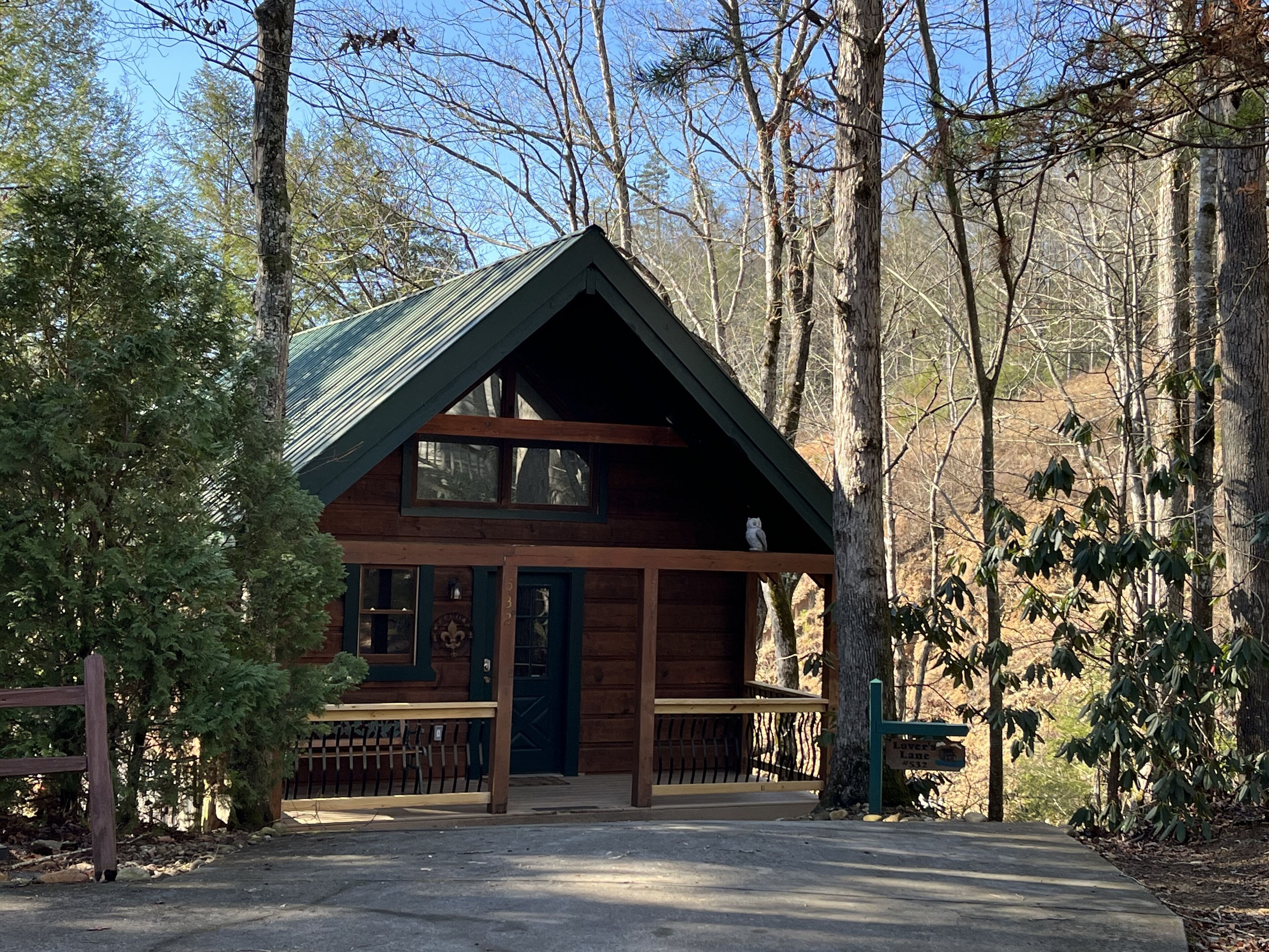 Make Lover's Lane your Smoky Mountain Hideaway