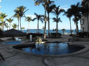 Lämmitetty uima-allas