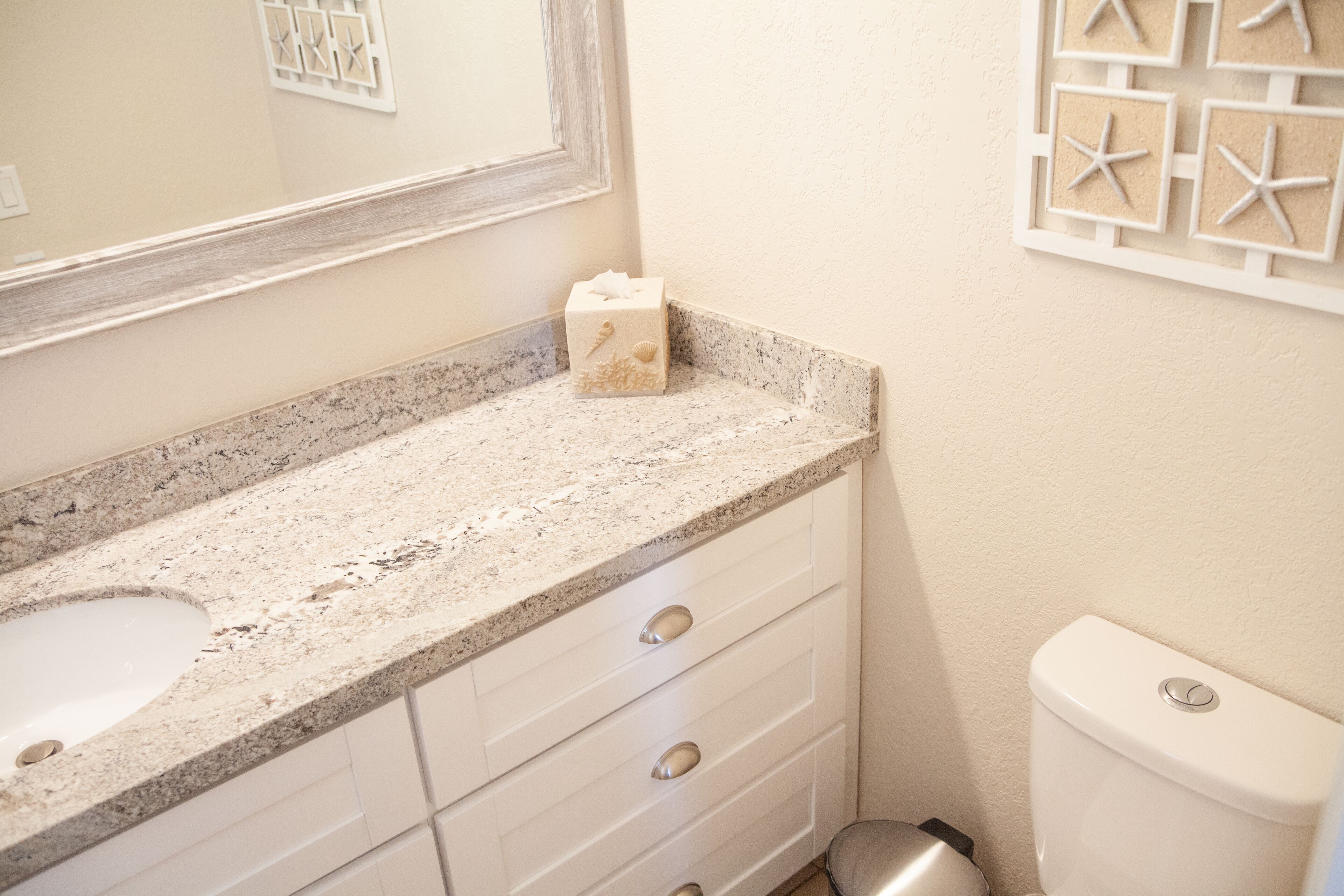 See Sea World from the Balcony! Minutes to San Diego Beaches, Old Town, MCRD!