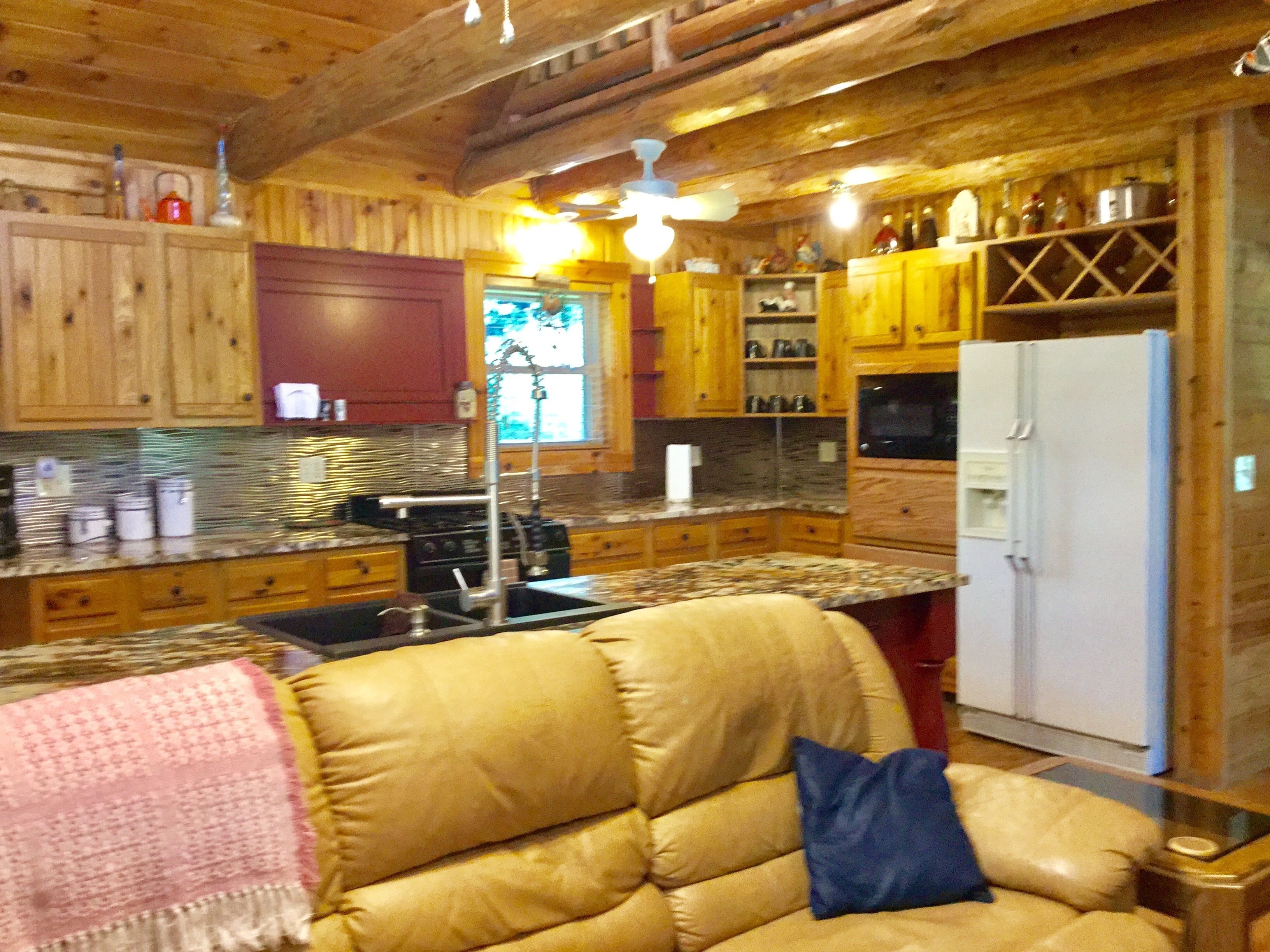 Private ! Hot Tubs, Massage Chairs, White Water only from river 3- Large decks !