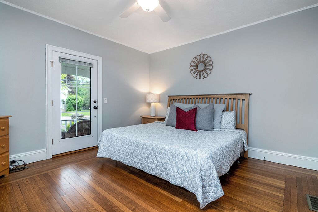 8 habitaciones, tabla de planchar con plancha, cuna de viaje y wifi 