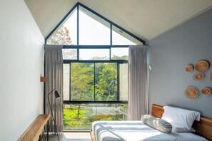 Sengetøy av topp kvalitet, safe på rommet og individuelt dekorert