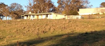 Mukava maalaistalo 200 Ac. Toimiva karjatila. Joki ja näkymät.