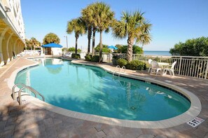 Piscine couverte, piscine extérieure