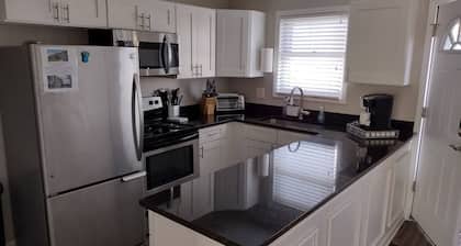 ★ 5min To Kellogg Park ★ Plymouth ★ Parking ★W/D 8