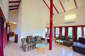 Smart TV - Book the Entire Place , Great for Families and small groups.-FREE WIFI & NETFLIX (Nuku'alofa)