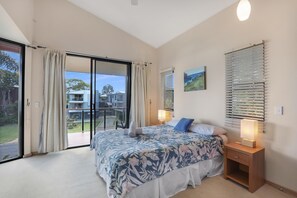 3 bedrooms, bed sheets - Contemporary beach house with ocean views. (Point Lookout)