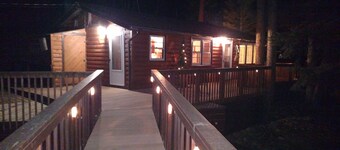 COSY STREAM-SIDE CABIN CENTRAAL GELEGEN IN DE NOORDELIJKE ZWARTE HEUVELS