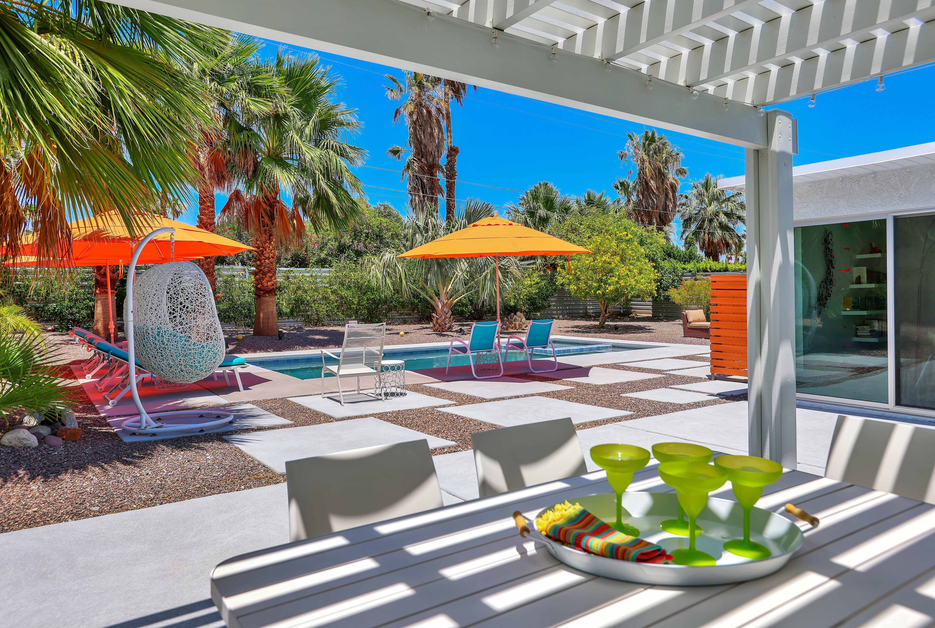 Iconic Stunning Private MCM Oasis-Saltwater Pool, Spa, Mtn Views