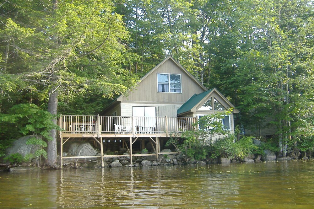 Lakeside Cottage Facing White Mountains -