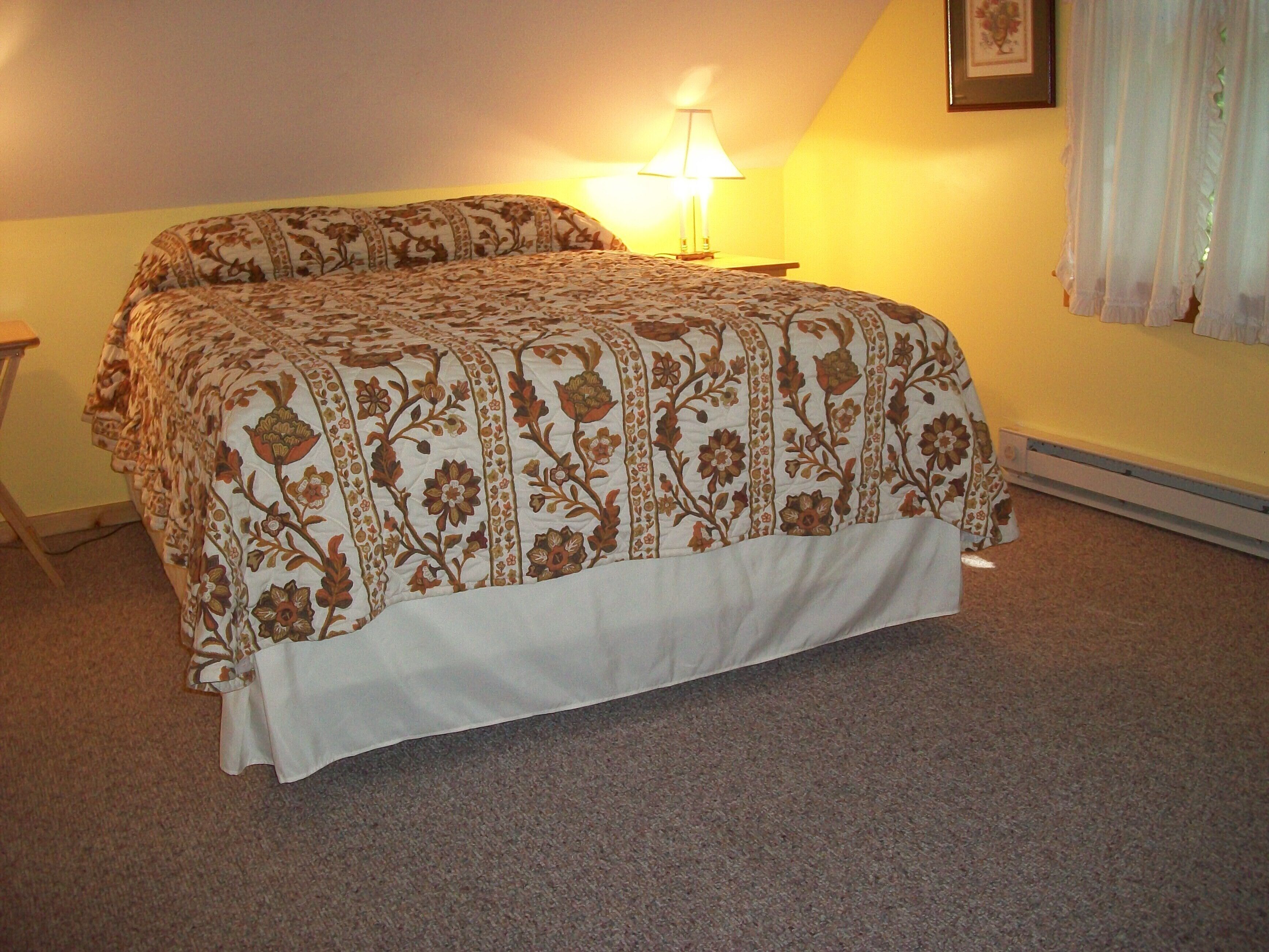 Lakeside Cottage Facing White Mountains -