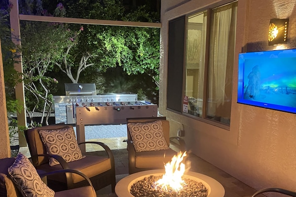 Gorgeous fire pit & 2 patio heaters! (reasonable propane included) winter only