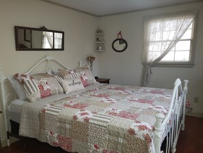 2 bedrooms, iron/ironing board, free WiFi