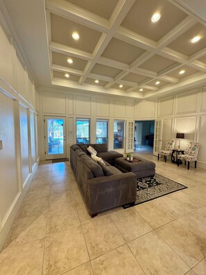 Smart TV, DVD player, books, stereo