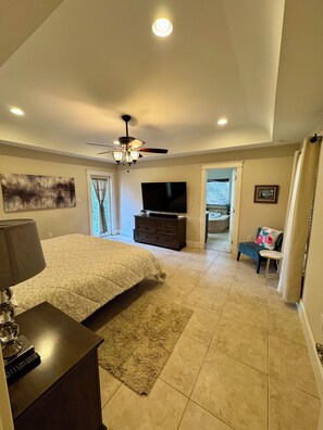 4 bedrooms, desk, iron/ironing board, travel cot