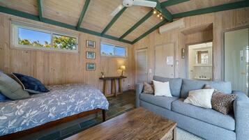 3 bedrooms, iron/ironing board, travel crib, free WiFi