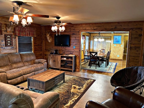 Reel'em In Lodge - Reel Fisherman Stay and Play.  We Speak Fish!