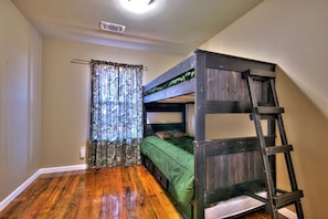 7 bedrooms, iron/ironing board, free WiFi, bed sheets