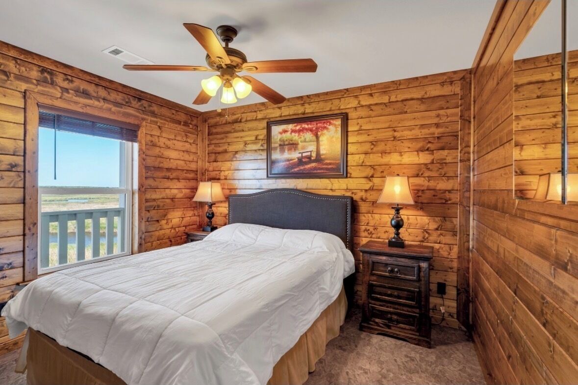 7 bedrooms, iron/ironing board, free WiFi, bed sheets