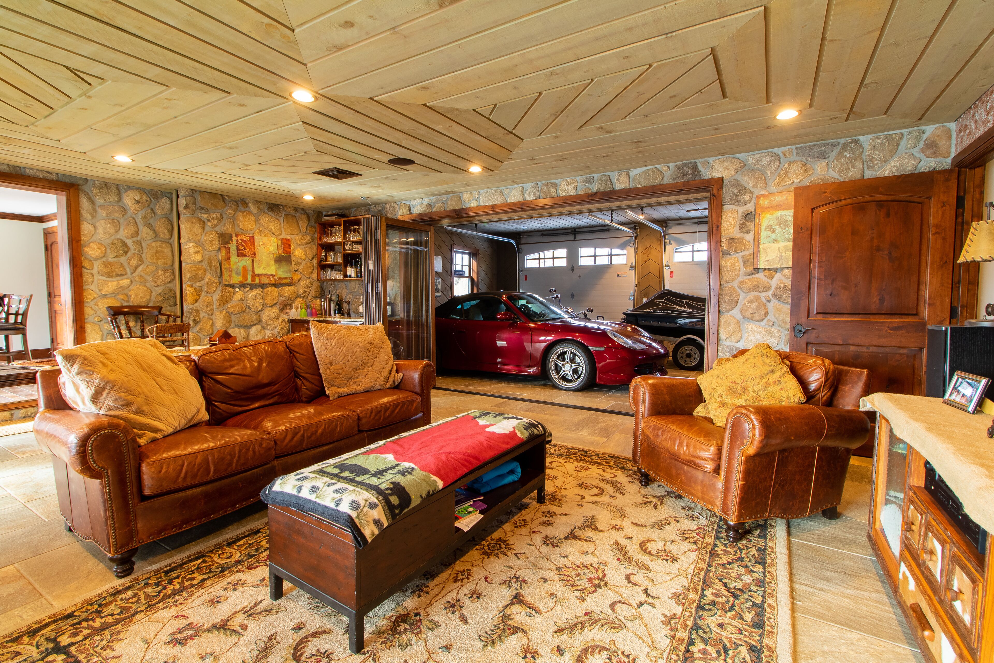 Entertainers Dream, Candlewood Lake, Hot Tub,Disco,Theatre,Music studio..more! 