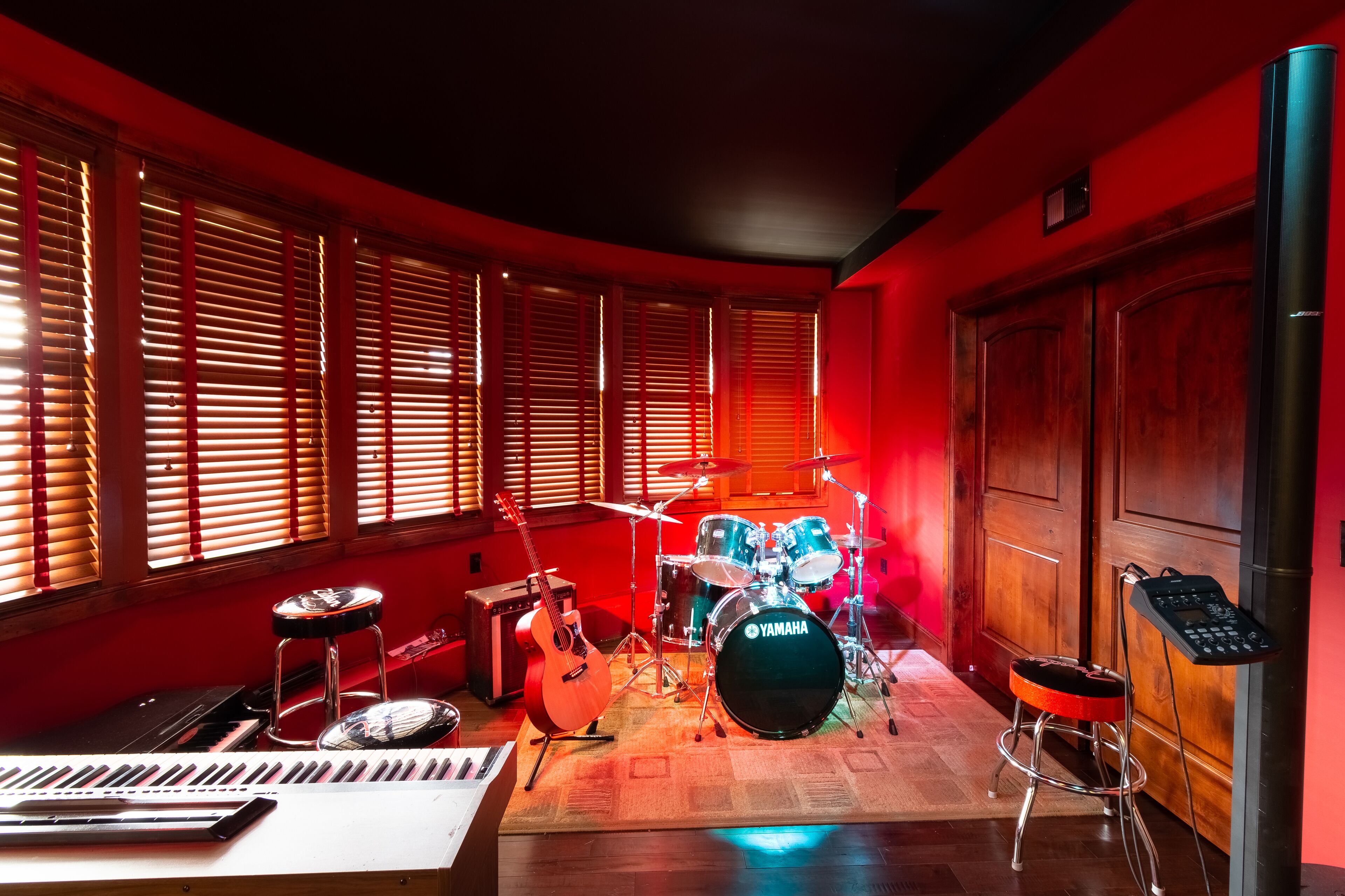 Entertainers Dream, Candlewood Lake, Hot Tub,Disco,Theatre,Music studio..more! 