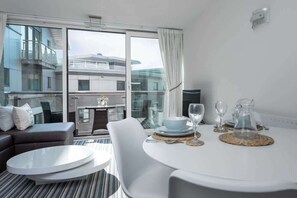 Dining - Reflections - Balcony Views of Poole Harbour (Poole)