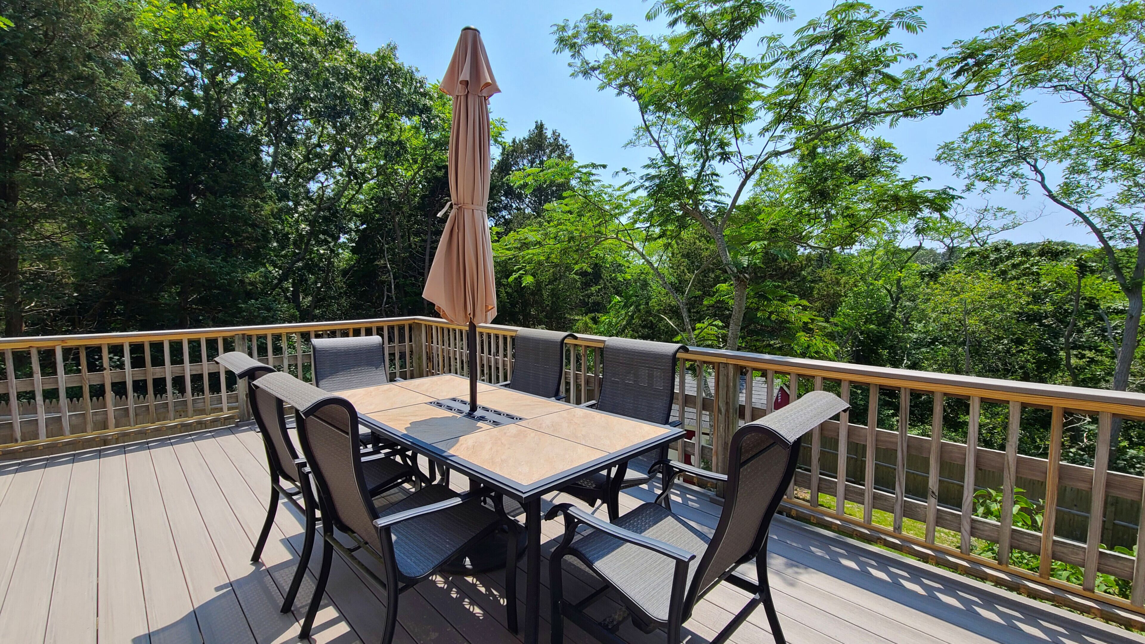 Comfortable Oceanside 3BD--Deck, Outdoor Shower, One Mile to Great Pond